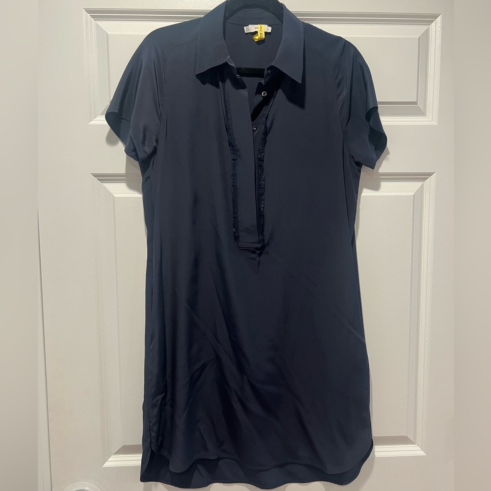 Vince shift silk Dress. Size small. Color navy blue.